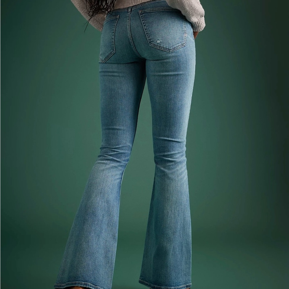 !!! MOVE OUT SALE !!! AE, Size 4 SHORT high waisted flare jeans. Worn once.